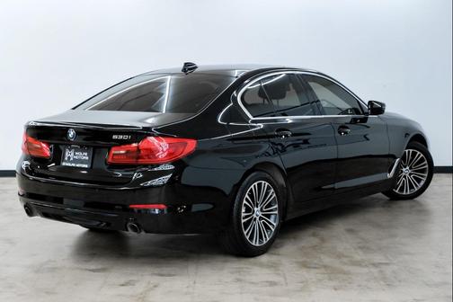 2019 BMW 530 530i