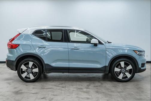 2019 Volvo XC40 T5 Momentum