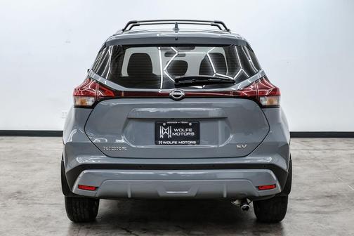 Boulder Gray Pearl 2024 Nissan Kicks SV