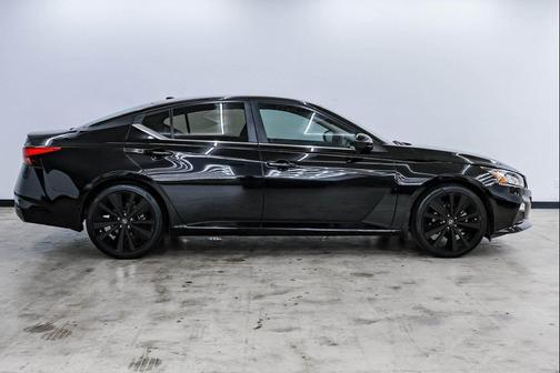 2020 Nissan Altima SR FWD