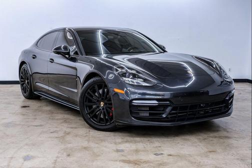 2019 Porsche Panamera GTS