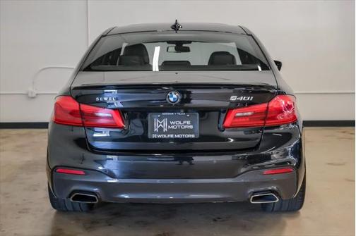 2018 BMW 540 540i