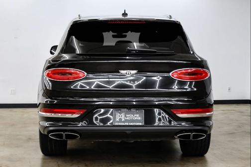 Beluga 2023 Bentley Bentayga V8