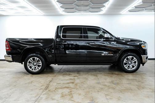 Diamond Black Crystal Pearlcoat 2019 RAM 1500 Longhorn