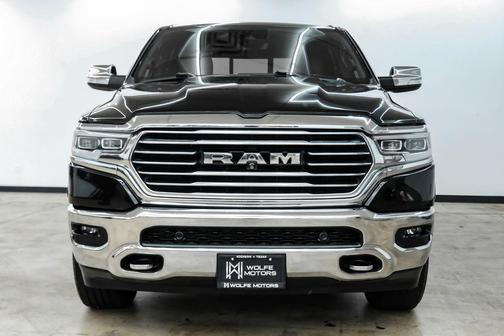 Diamond Black Crystal Pearlcoat 2019 RAM 1500 Longhorn