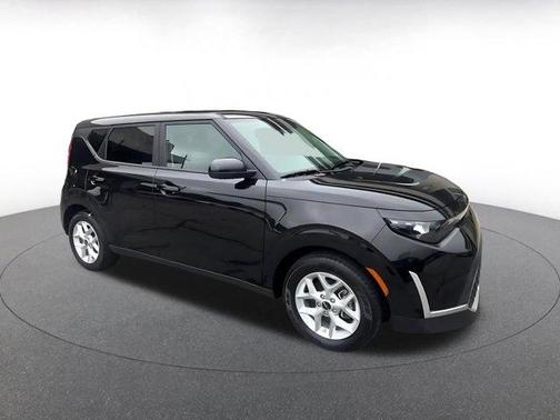 Fusion Orange 2025 Kia Soul LX