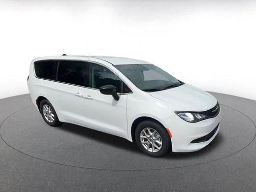 2024 Chrysler Voyager LX