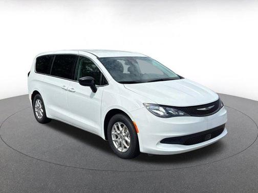 2024 Chrysler Voyager LX