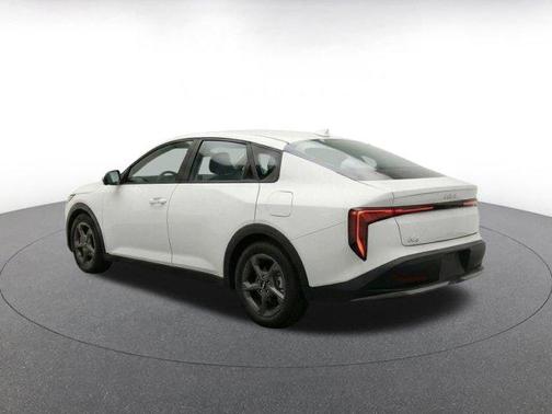 Snow White Pearl 2025 Kia K4