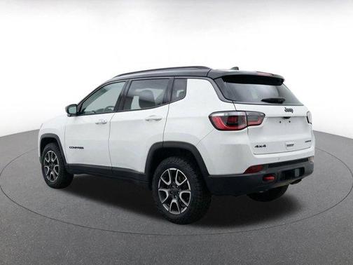 Bright White Clearcoat 2025 Jeep Compass Trailhawk