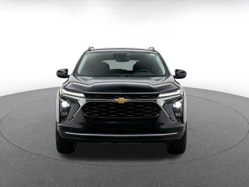 Mosaic Black Metallic 2025 Chevrolet Trax LT