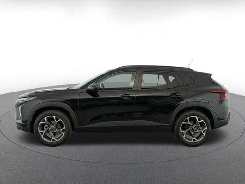 Mosaic Black Metallic 2025 Chevrolet Trax LT