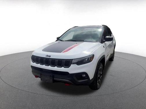 Bright White Clearcoat 2025 Jeep Compass Trailhawk