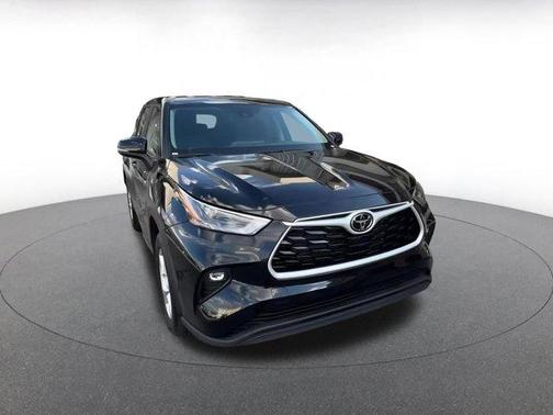 2025 Toyota Highlander LE