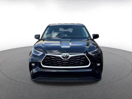 2025 Toyota Highlander LE