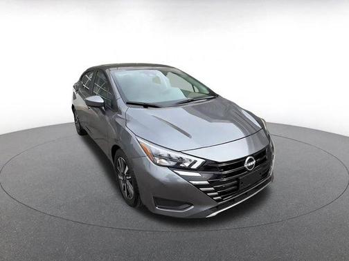 Gun Metallic 2025 Nissan Versa 1.6 SV