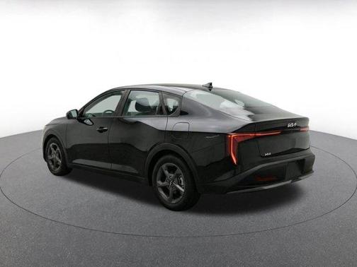 Aurora Black Pearl 2025 Kia K4
