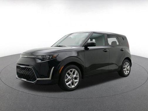 Fusion Orange 2025 Kia Soul LX