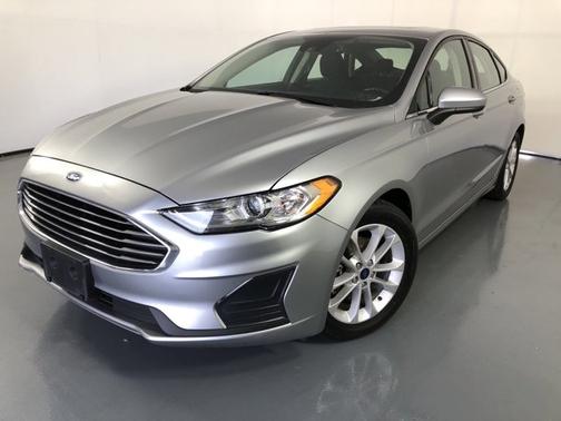 Photo 4 of 26 of 2020 Ford Fusion SE