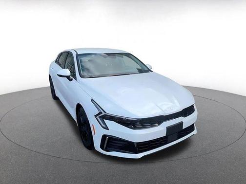 Snow White Pearl 2025 Kia K5 LXS