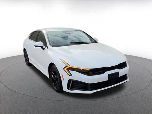 Snow White Pearl 2025 Kia K5 LXS