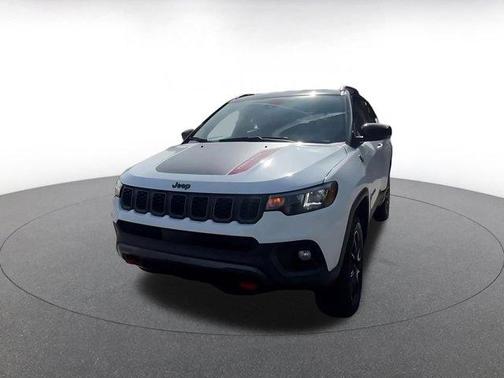Bright White Clearcoat 2025 Jeep Compass Trailhawk