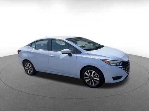 Gray Sky Pearl 2025 Nissan Versa 1.6 SV