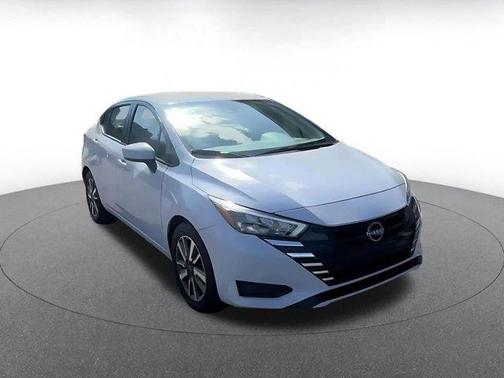 Gray Sky Pearl 2025 Nissan Versa 1.6 SV