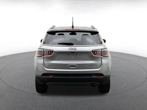 Silver Zynith 2025 Jeep Compass Trailhawk