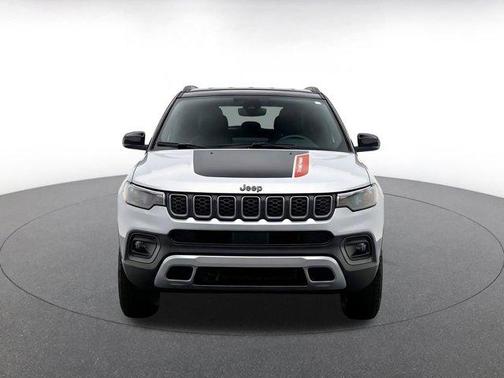 Silver Zynith 2025 Jeep Compass Trailhawk