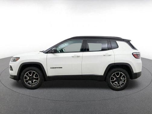 Bright White Clearcoat 2025 Jeep Compass Trailhawk