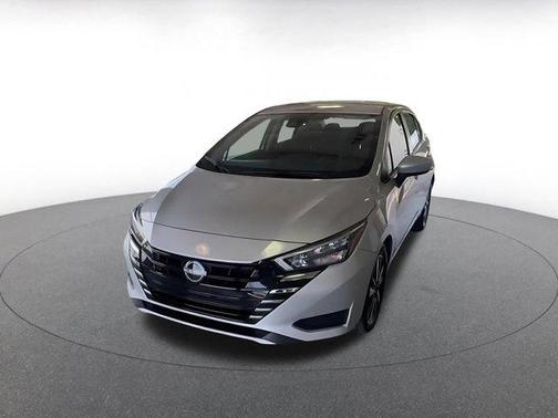 Brilliant Silver Metallic 2025 Nissan Versa 1.6 SV