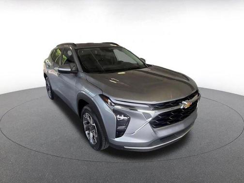Sterling Gray Metallic 2025 Chevrolet Trax LT