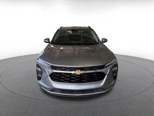 Sterling Gray Metallic 2025 Chevrolet Trax LT