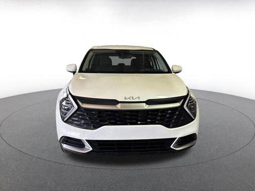 Snow White Pearl 2025 Kia Sportage LX
