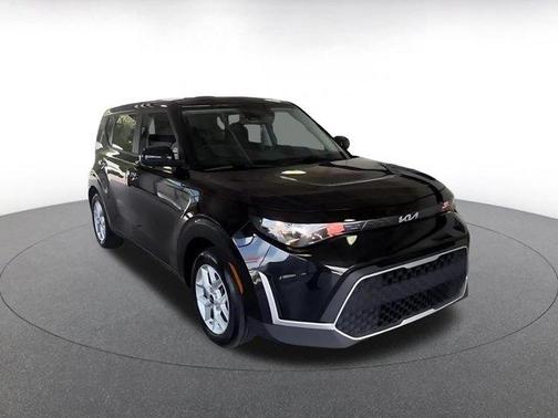 Fusion Orange 2025 Kia Soul LX