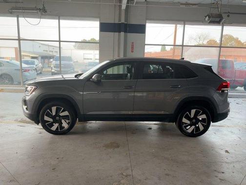 2025 Volkswagen Atlas Cross Sport 2.0T SE w/Technology