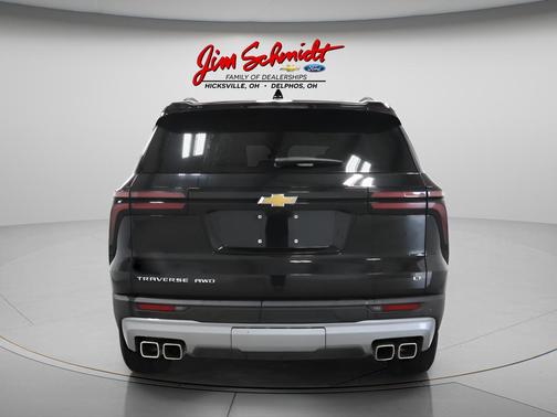 Mosaic Black Metallic 2024 Chevrolet Traverse LT