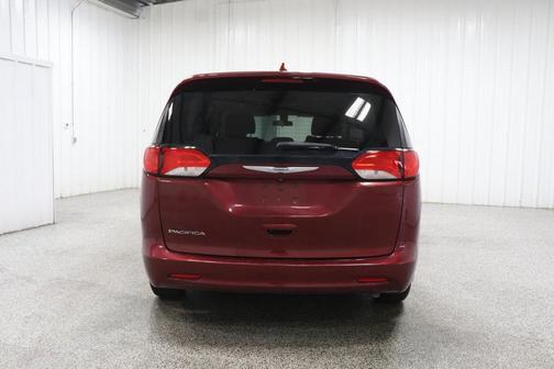 2020 Chrysler Voyager LX