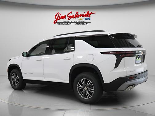 Summit White 2026 Chevrolet Traverse LT