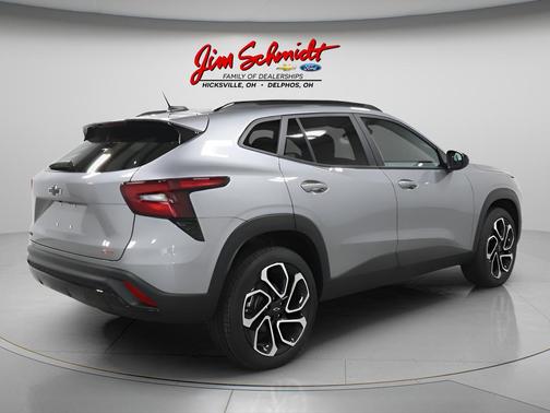 Sterling Gray Metallic 2026 Chevrolet Trax FWD 2RS