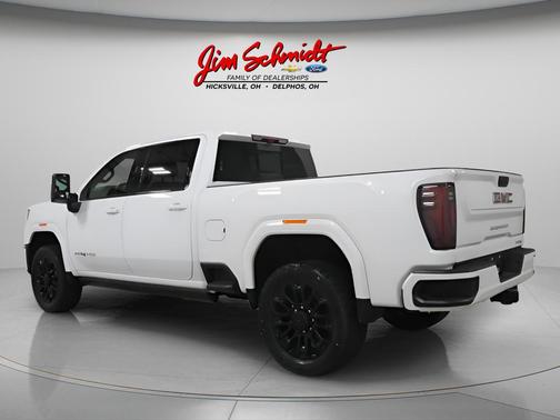 Summit White 2025 GMC Sierra 2500 AT4