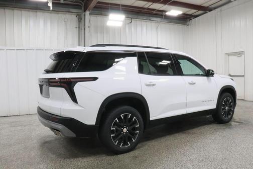 Summit White 2026 Chevrolet Traverse LT