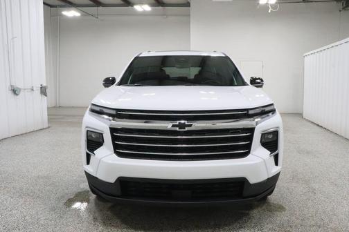 Summit White 2026 Chevrolet Traverse LT