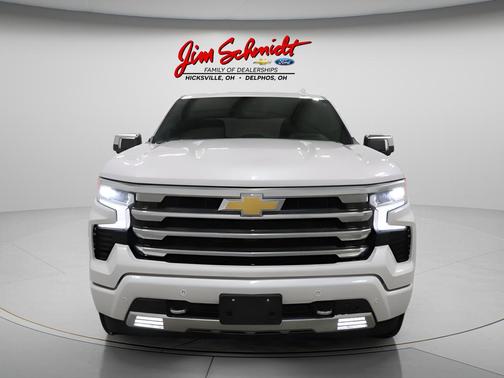 Iridescent Pearl Tricoat 2024 Chevrolet Silverado 1500 High Country