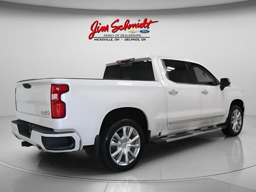 Iridescent Pearl Tricoat 2024 Chevrolet Silverado 1500 High Country