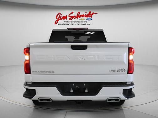 Iridescent Pearl Tricoat 2024 Chevrolet Silverado 1500 High Country