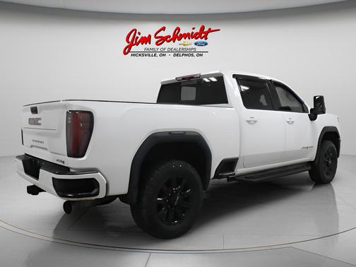 Summit White 2024 GMC Sierra 2500 AT4