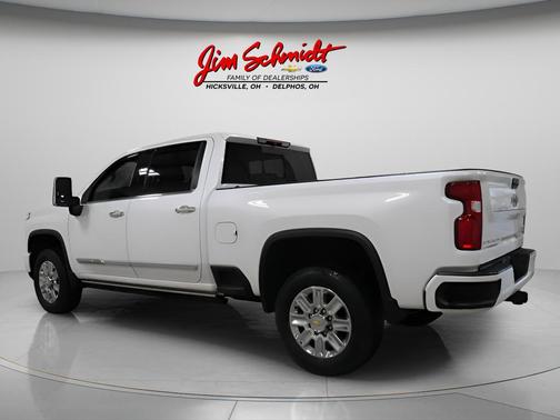 Iridescent Pearl Tricoat 2024 Chevrolet Silverado 2500 High Country