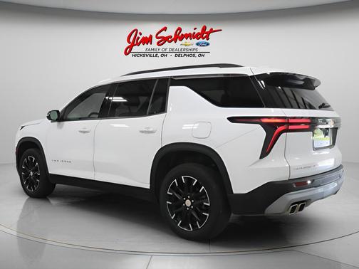 Summit White 2025 Chevrolet Traverse LT